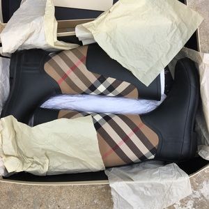 💯% Authentic Burberry Rainboots